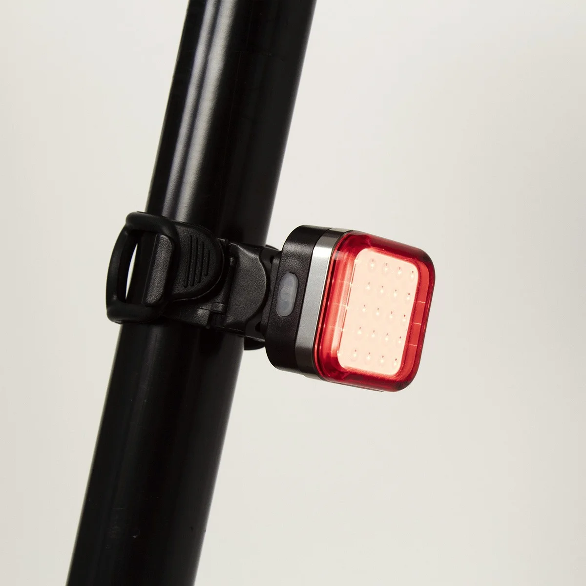 Eltin Luz trasera bicicleta Focus 40 Lúmenes Solo queda un día