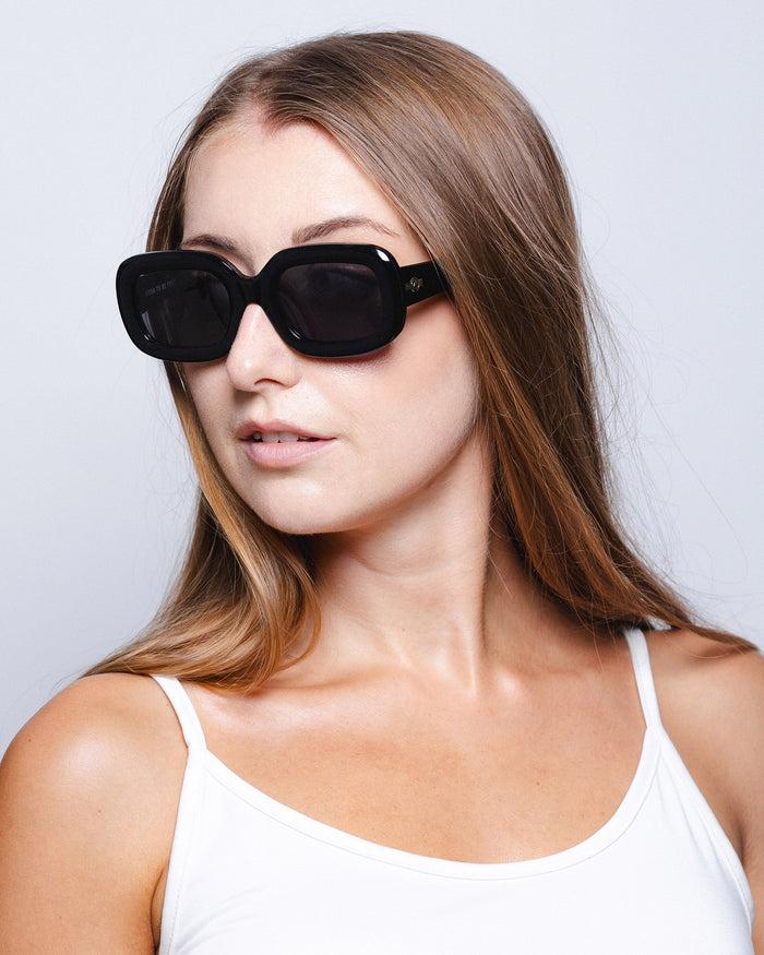 uller Pearl Black / Black Ahorra y exporta