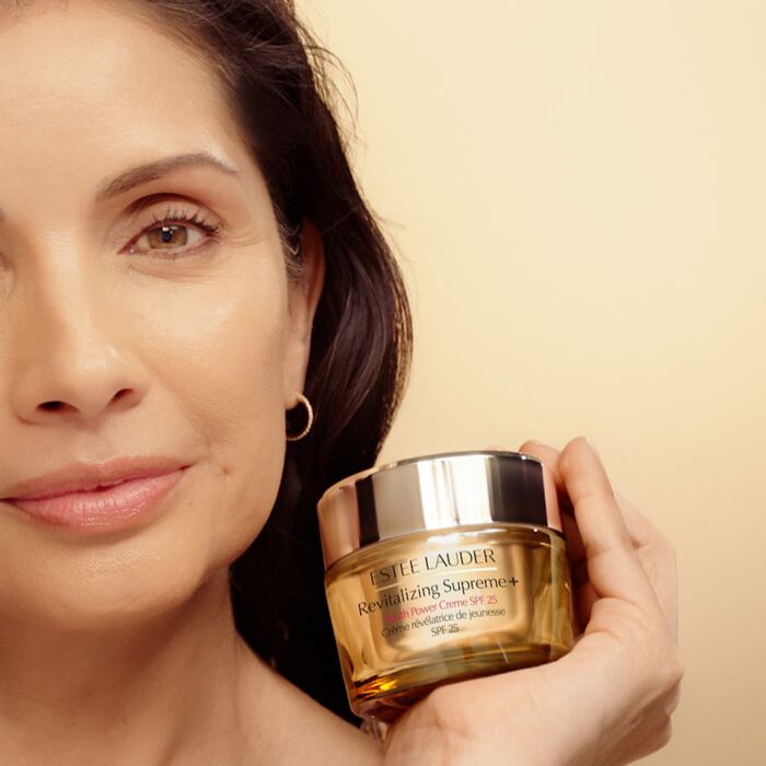 Estée Lauder Revitalizing Supreme+ Youth Power SPF 25 Precios de Black Friday