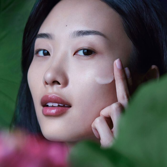 Fresh Lotus Resurfacing Dream Serum - Sérum de noche antiedad con loto y AHA Envío gratis