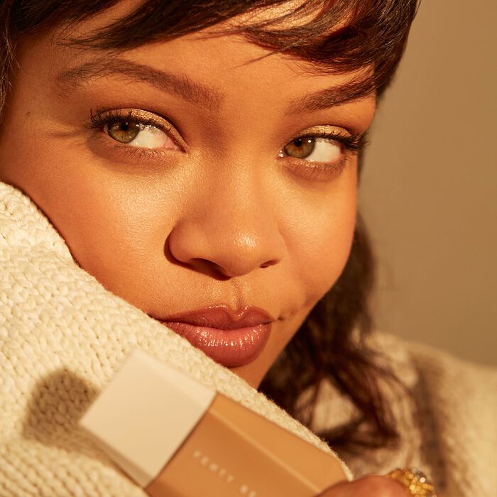Fenty Beauty Eaze Drop - Base de maquillaje correctora efecto difuminado Rebajas online