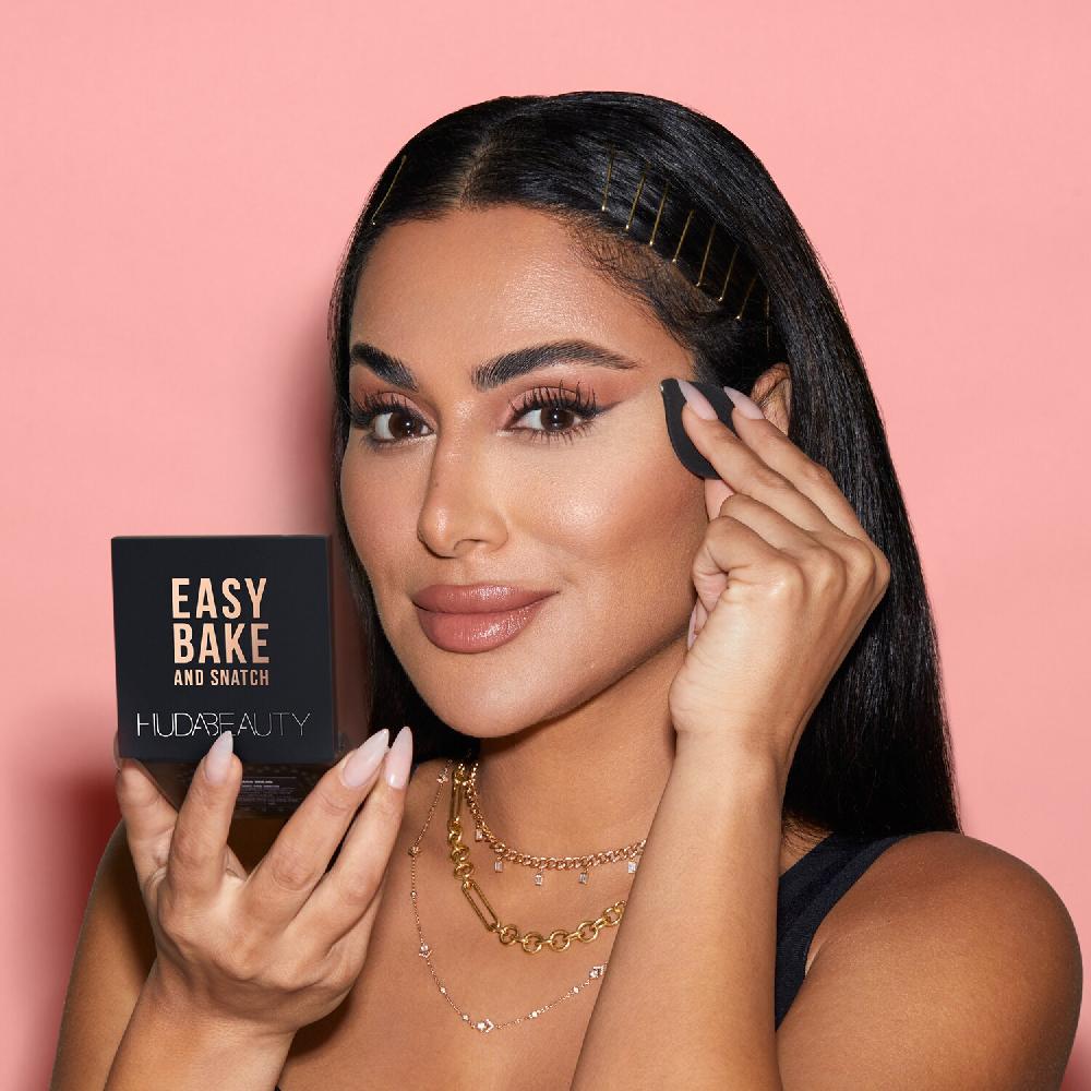 Huda Beauty Easy Bake and Snatch - Polvos compactos Oferta especial