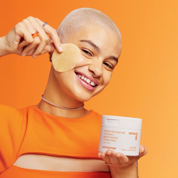 Innisfree Discos Luminosidad con Enzima de Té Verde y Vitamina C - Tratamiento antimanchas Descuentos del mes