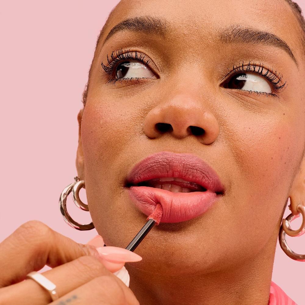 Benefit Cosmetics Plushtint - Tinte labial hidratante con acabado mate Tienda de fábrica
