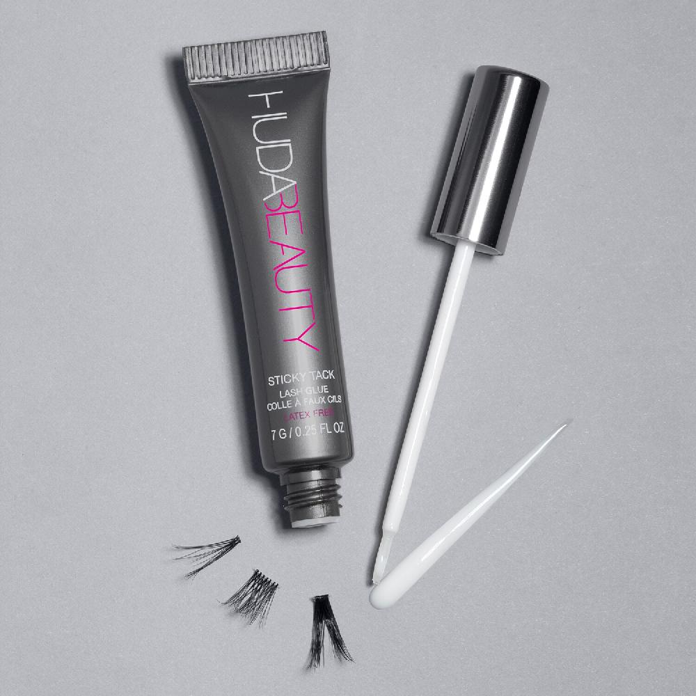 Huda Beauty Sticky Tack - Pegamento para pestañas postizas sin látex Oferta exclusiva