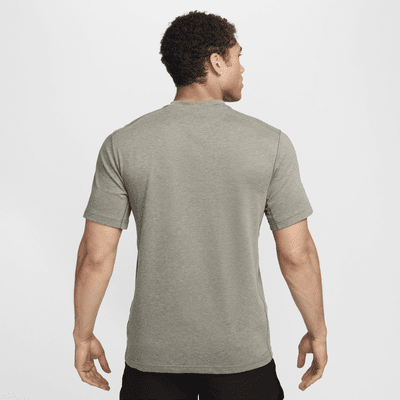 Nike Nike Primary SwooshCamiseta Dri-FIT versátil de manga corta - Hombre Oferta especial de fábrica