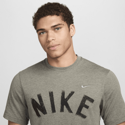 Nike Nike Primary SwooshCamiseta Dri-FIT versátil de manga corta - Hombre Oferta especial de fábrica