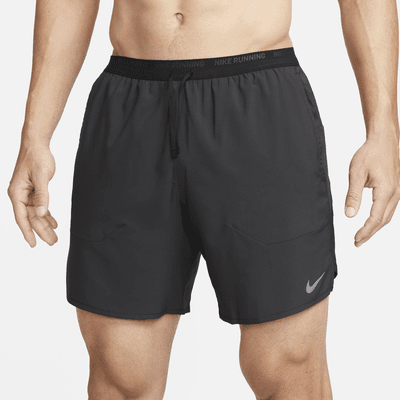 Nike Nike StridePantalón corto de running Dri-FIT de 18 cm con malla interior - Hombre Envío internacional gratuito