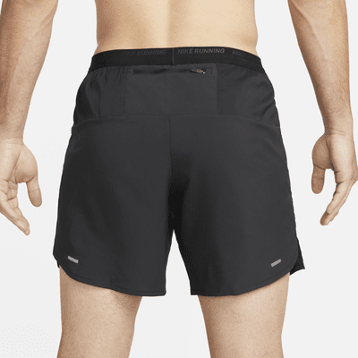 Nike Nike StridePantalón corto de running Dri-FIT de 18 cm con malla interior - Hombre Envío internacional gratuito